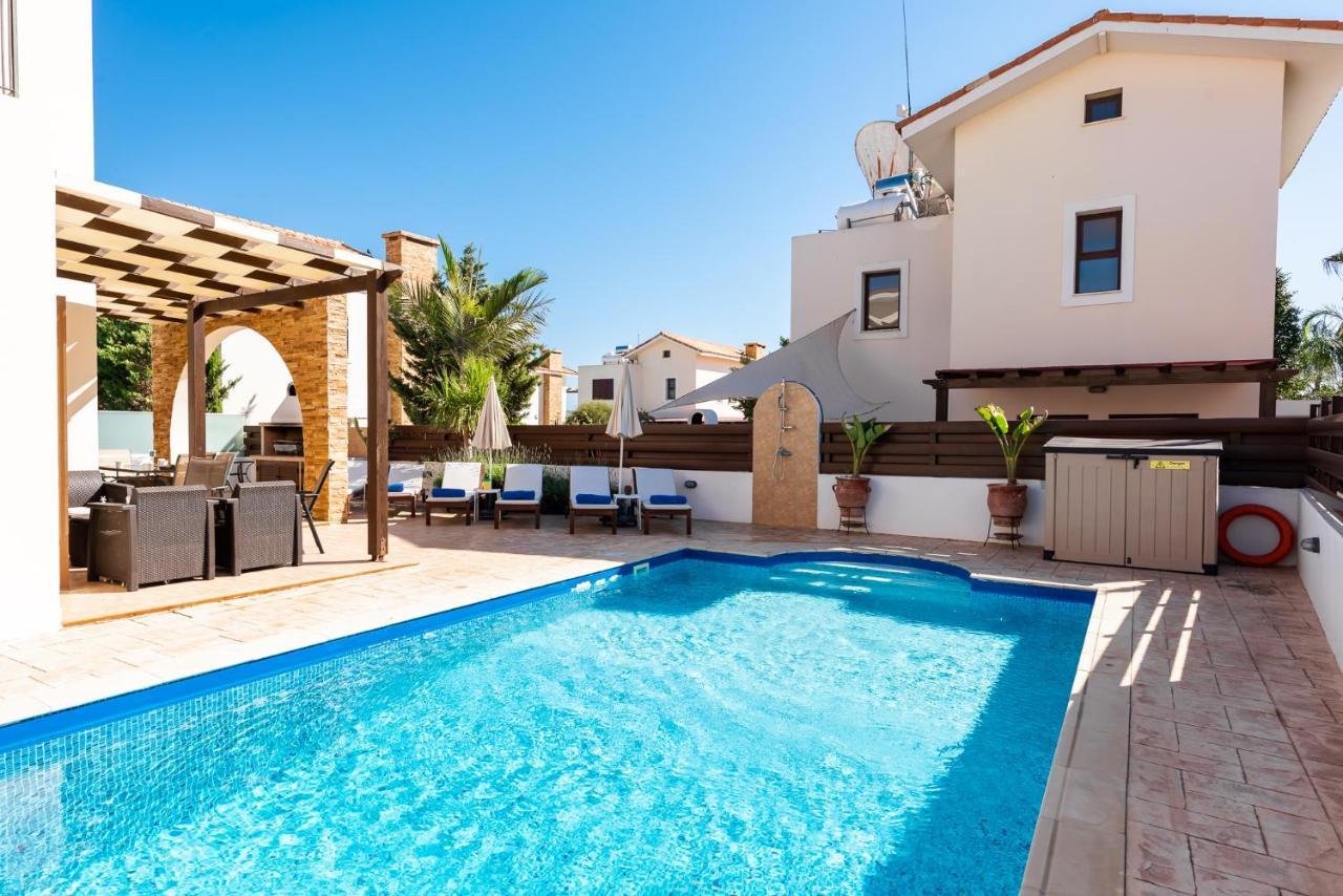 Villa Iris By Ezoria Villas Agia Napa Buitenkant foto