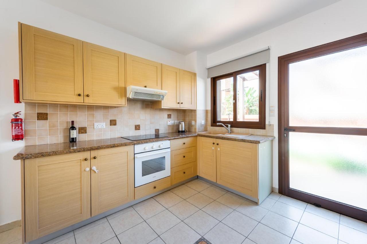 Villa Iris By Ezoria Villas Agia Napa Buitenkant foto