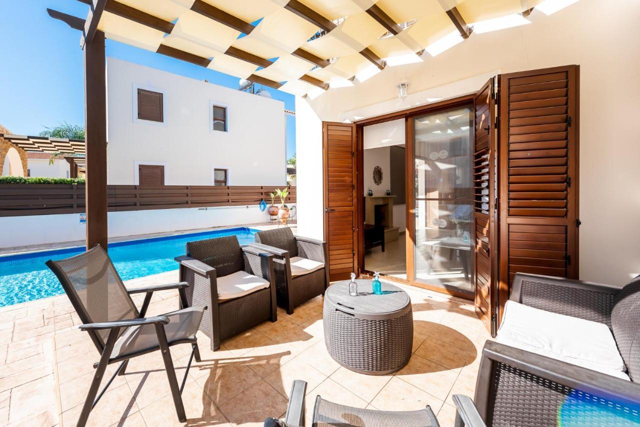 Villa Iris By Ezoria Villas Agia Napa Buitenkant foto