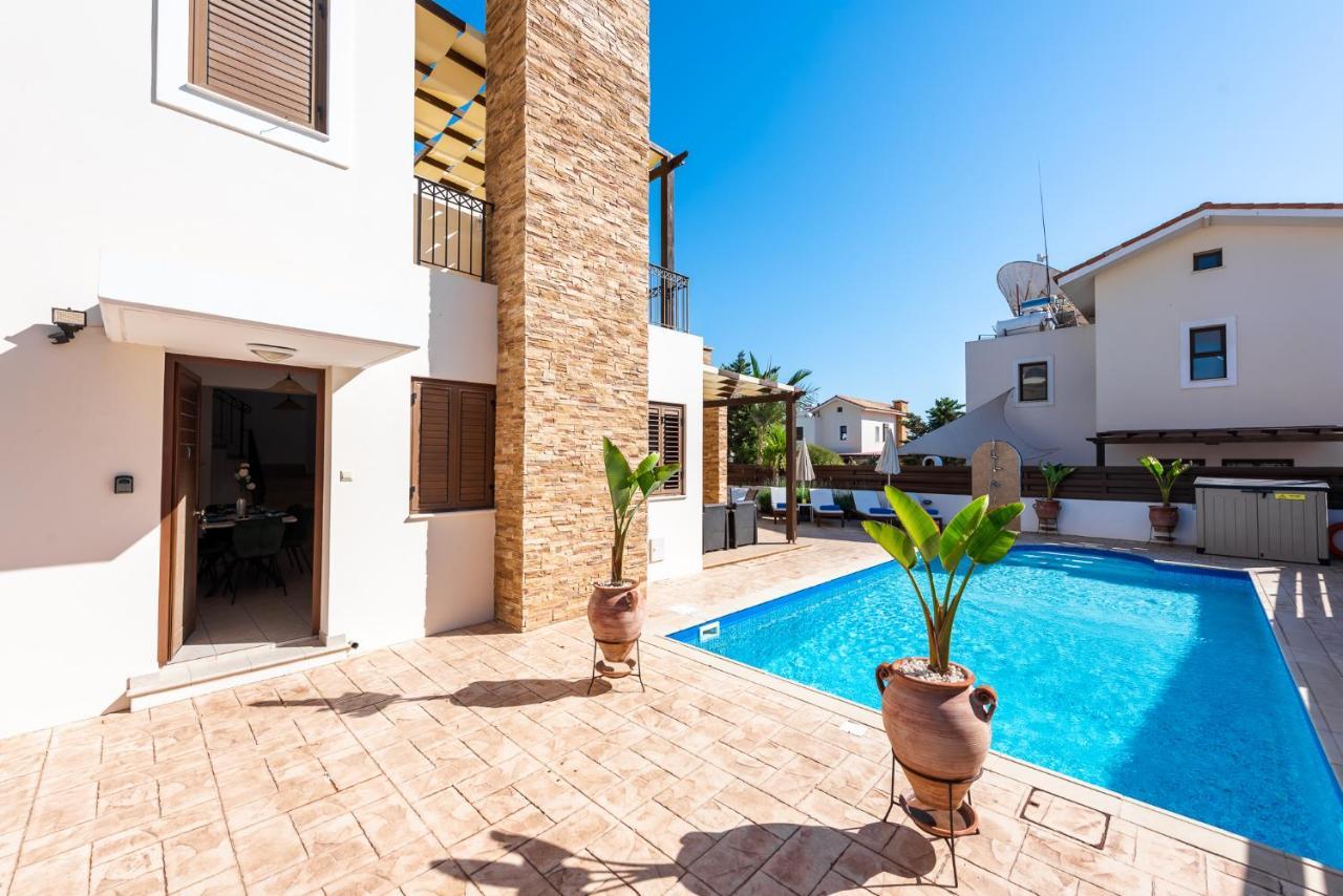 Villa Iris By Ezoria Villas Agia Napa Buitenkant foto