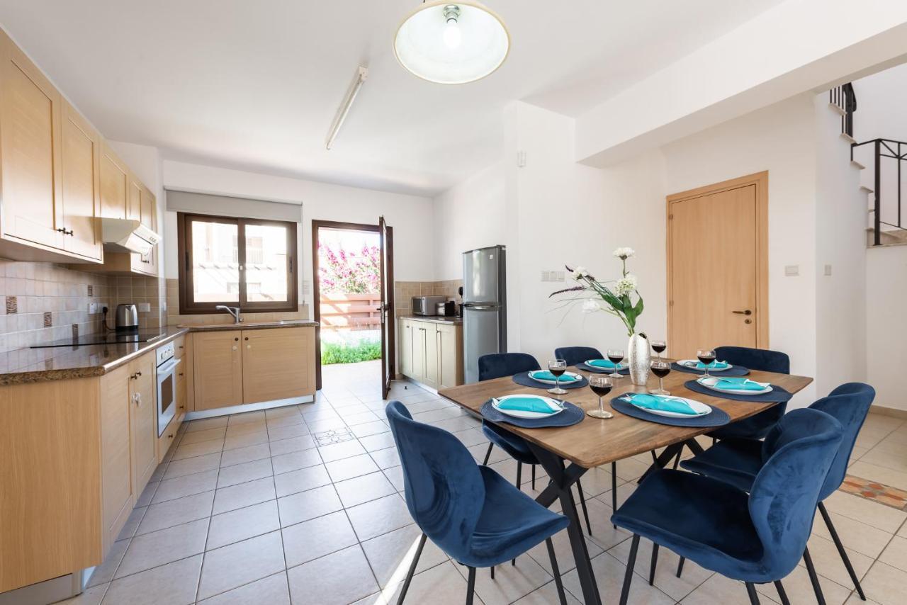 Villa Iris By Ezoria Villas Agia Napa Buitenkant foto