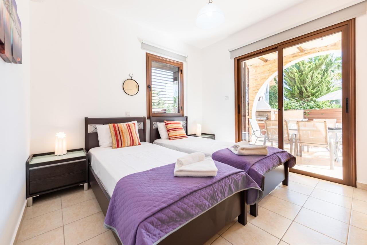 Villa Iris By Ezoria Villas Agia Napa Buitenkant foto