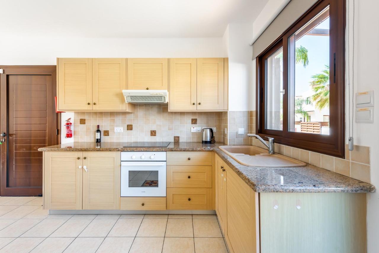 Villa Iris By Ezoria Villas Agia Napa Buitenkant foto