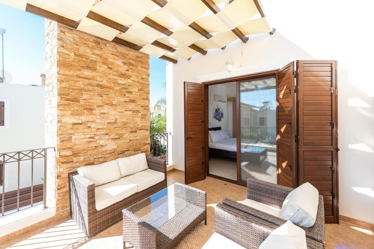 Villa Iris By Ezoria Villas Agia Napa Buitenkant foto