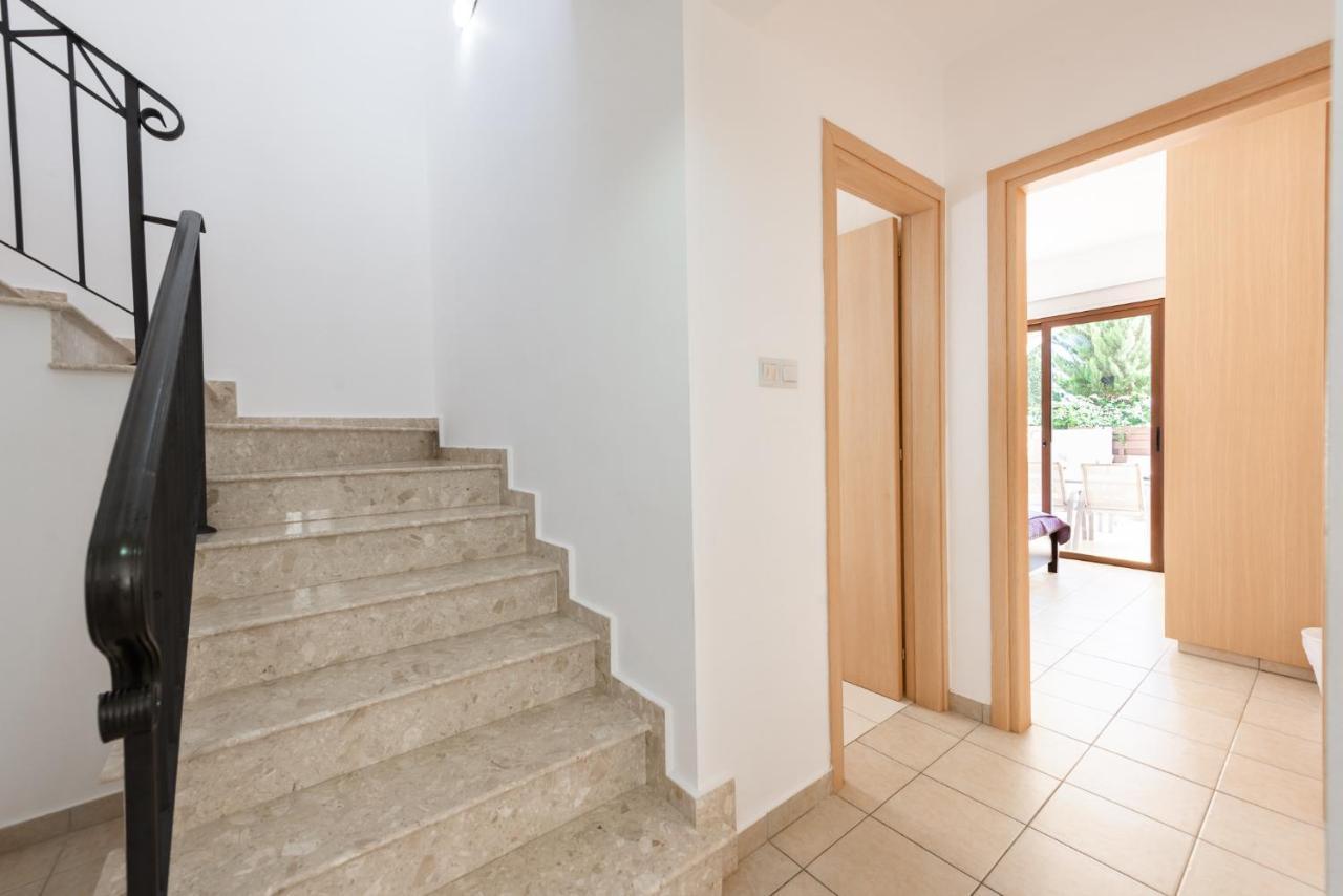 Villa Iris By Ezoria Villas Agia Napa Buitenkant foto
