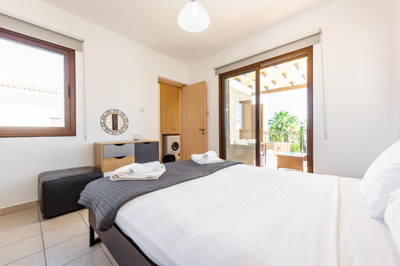 Villa Iris By Ezoria Villas Agia Napa Buitenkant foto