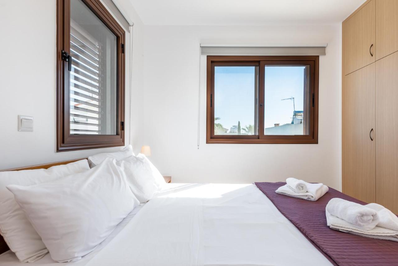 Villa Iris By Ezoria Villas Agia Napa Buitenkant foto