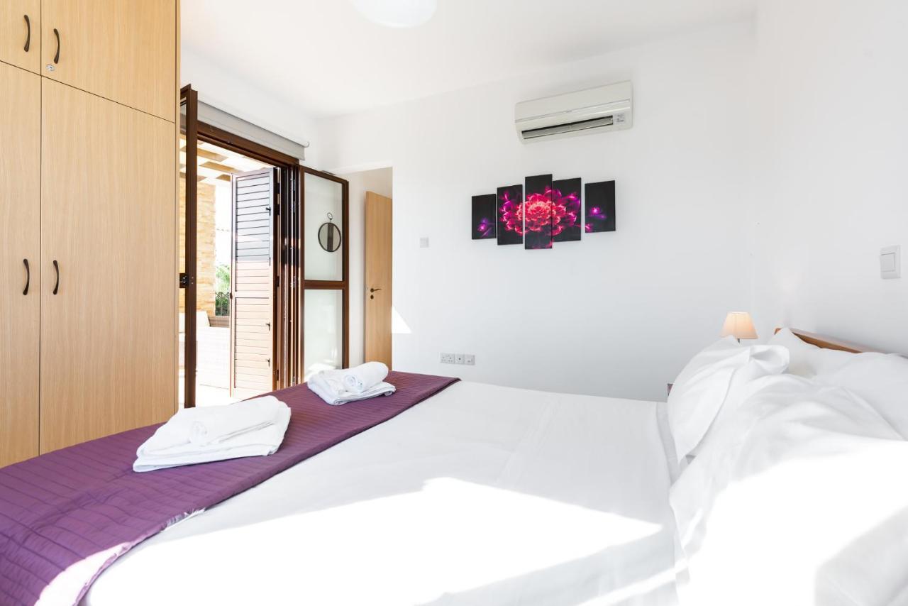 Villa Iris By Ezoria Villas Agia Napa Buitenkant foto