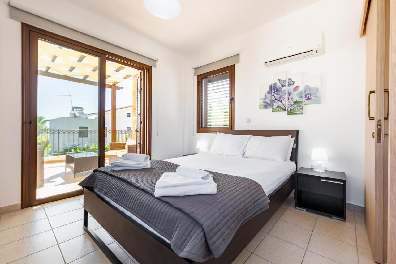 Villa Iris By Ezoria Villas Agia Napa Buitenkant foto