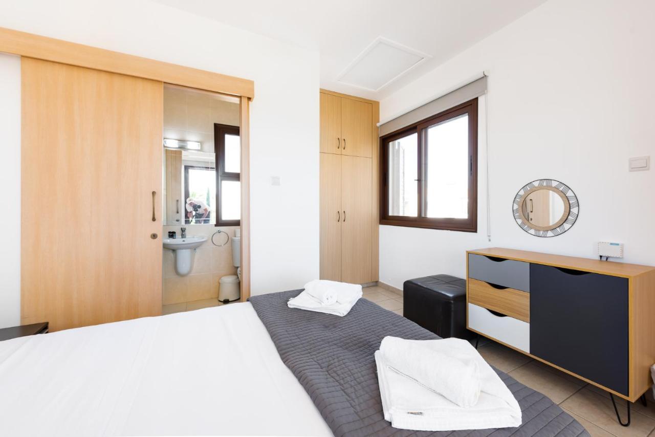 Villa Iris By Ezoria Villas Agia Napa Buitenkant foto