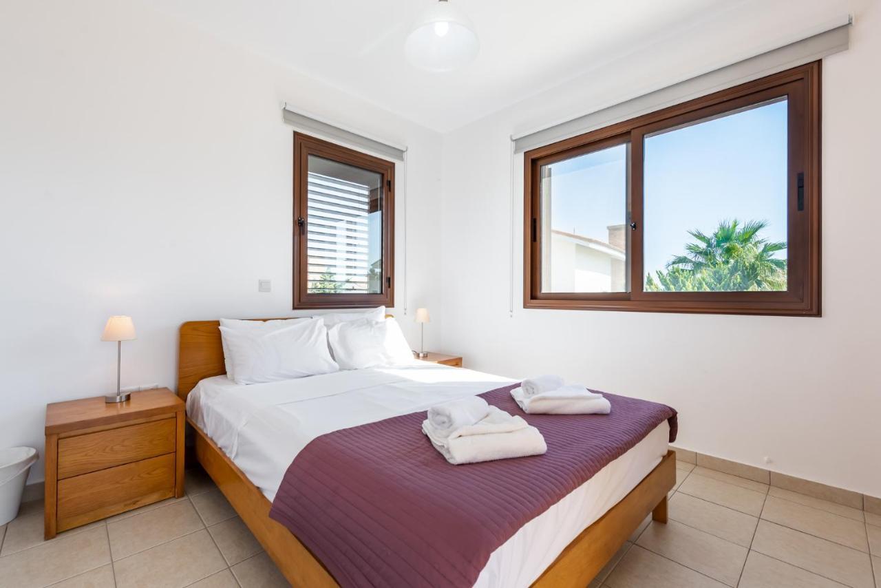 Villa Iris By Ezoria Villas Agia Napa Buitenkant foto